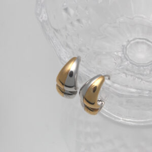 Vela Black Larme Earrings