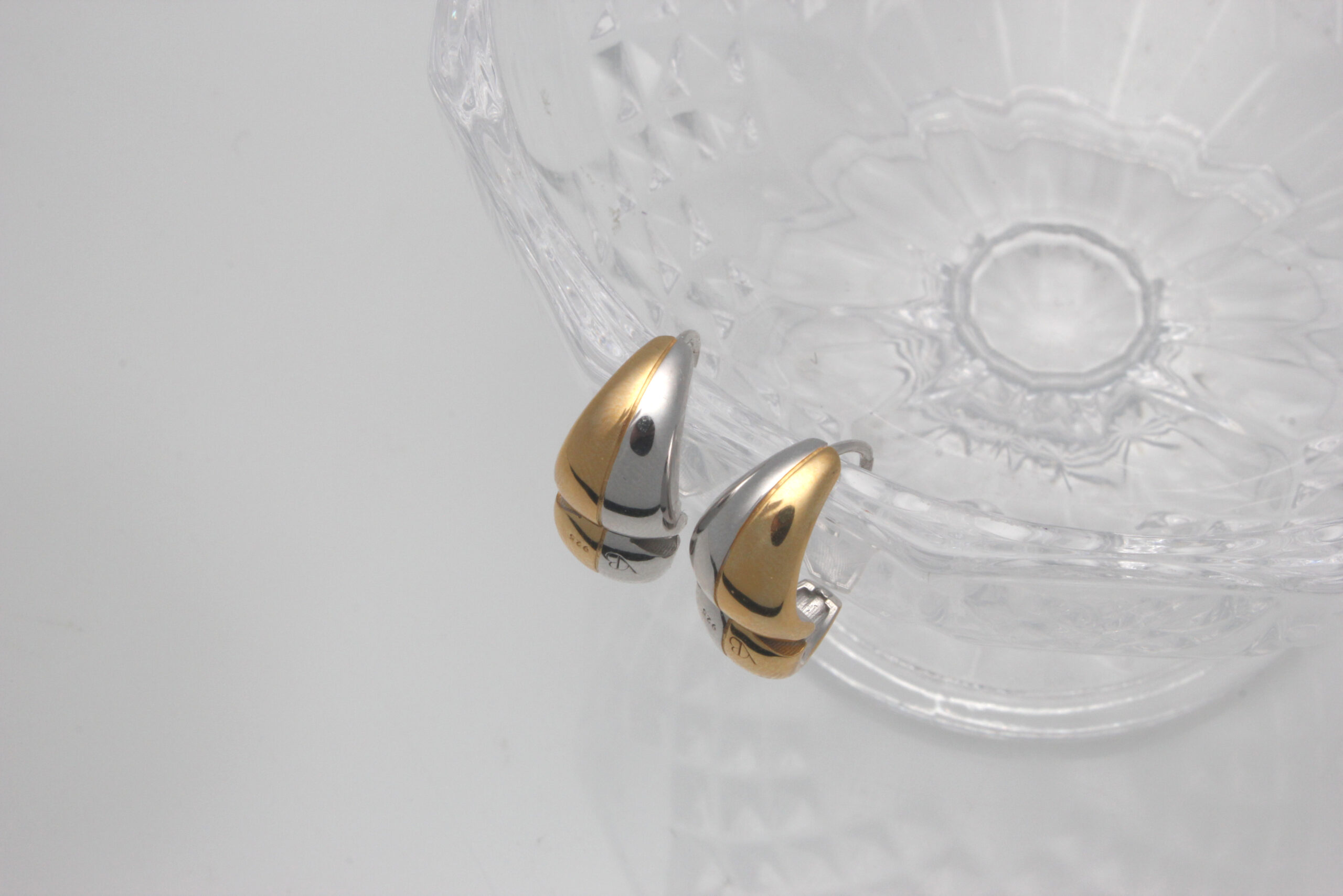 Vela Black Larme Earrings
