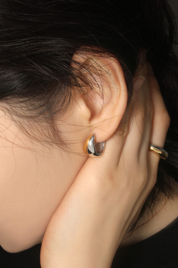 Vela Black Larme Earrings - Image 2